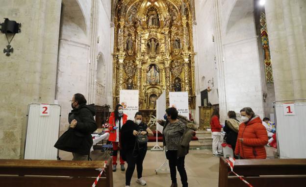 El vacunódromo de San Francisco en Palencia se estrena con 2.500 dosis de recuerdo