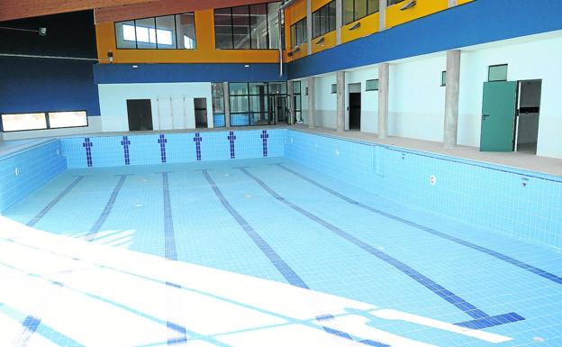 Ocho años sin agua en la macropiscina de Palazuelos de Eresma