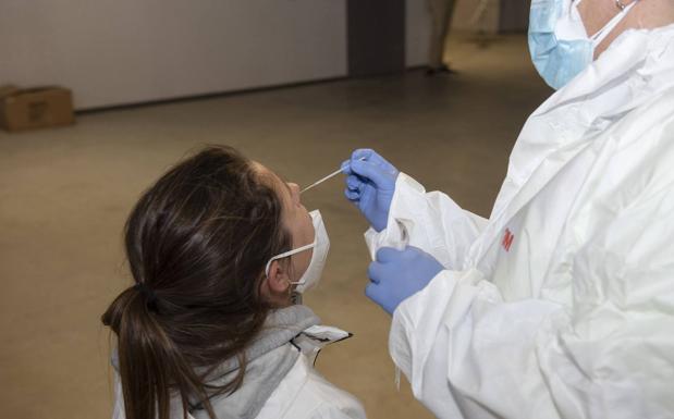 El centro móvil de test de antígenos viaja desde el martes 11 a El Espinar, Carbonero, Nava y Cantalejo