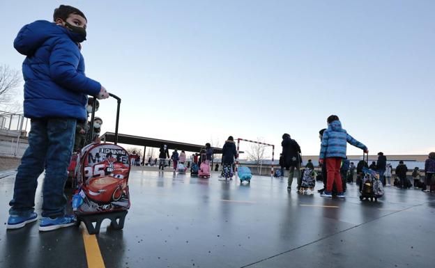 Vuelta al cole con la tasa covid cuadruplicada y 140 profesores de baja en Castilla y León