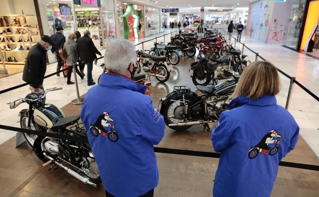 Pingüinos 2022 arranca su actividad con una exposición de motos históricas