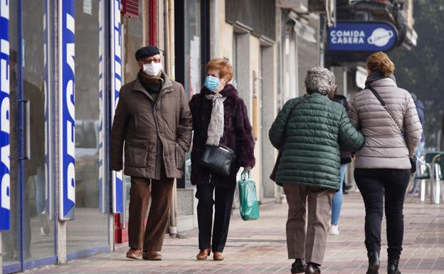 Abierto el plazo para participar en el programa municipal de natación para personas mayores
