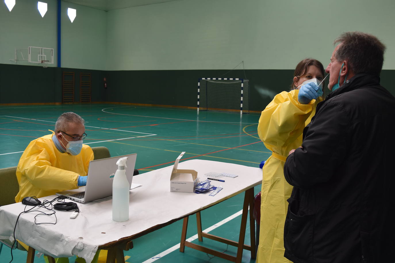 Pruebas de antígenos en el polideportivo de Aguilar de Campoo