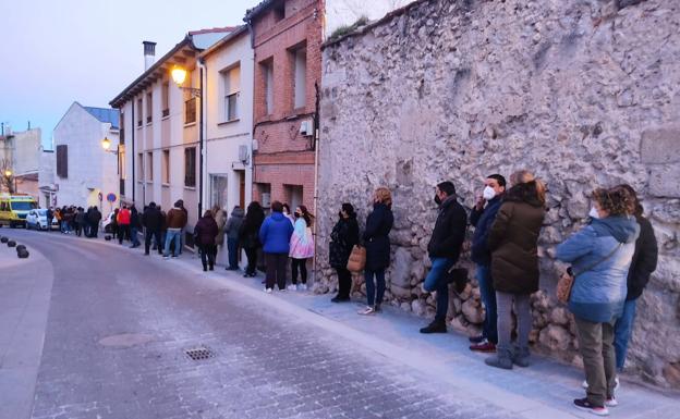 Un centenar de personas se quedan sin vacunar en Cuéllar por agotarse las dosis