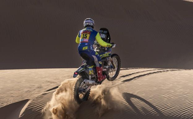 Santolino paga salir delante en el día de más estrategia del Dakar