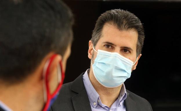 Tudanca ironiza con que deja a Mañueco ganar todas las encuestas mientras pierda todas las elecciones