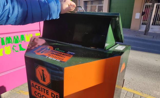 El Ayuntamiento de Cuéllar instala seis nuevos contenedores de recogida de aceite vegetal usado