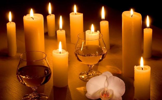 Cena con velas, la protesta contra el precio de la luz de un restaurante de Ponferrada