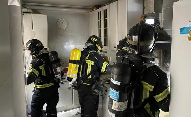 Sofocan un incendio en la cocina de una vivienda de La Cistérniga