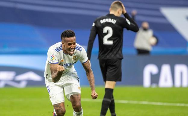 Militao rescata un punto para el líder en el descuento