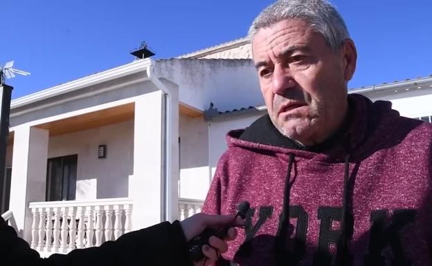 El padre se pone «en lo peor» pero los vecinos mantienen la esperanza