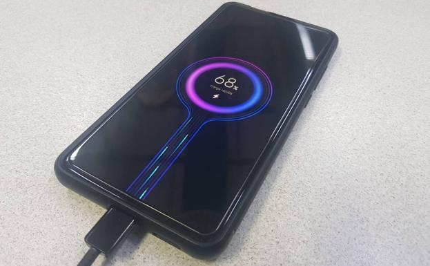 Así tienes que cargar el móvil para alargar la vida de la batería