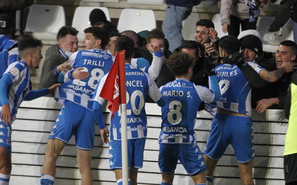 La valla de la grada del estadio Ruta de la Plata de Zamora se viene abajo