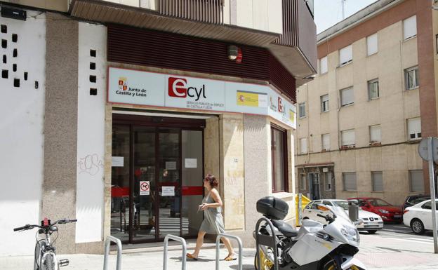 El desempleo bajó un 26,5% en Salamanca en el último año, con 6.200 parados menos