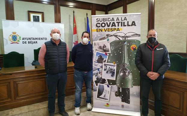 Béjar presenta la XI subida a la Covatilla en vespa