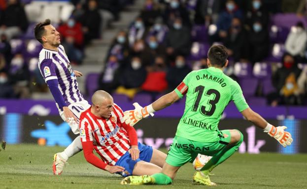 El Real Valladolid se impone al Sporting a base de pico y pala