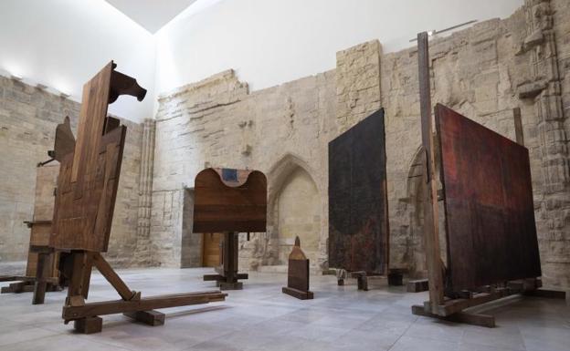 Castellano deconstruye un retablo en el Museo Patio Herreriano