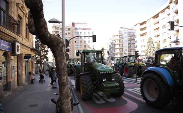 Cientos de tractores y miles de personas 'toman' Salamanca para exigir rentabilidad en el campo