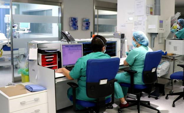 La covid da un respiro a los hospitales tras 1.406 altas en dos semanas en la región