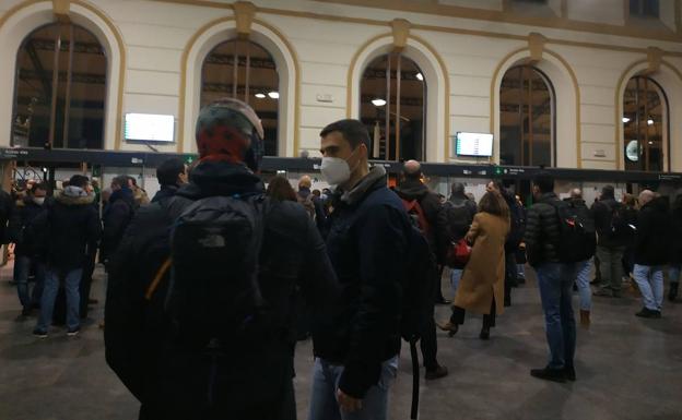 Una avería en la línea del AVE a Madrid provoca un retraso de hasta dos horas en algunos trenes