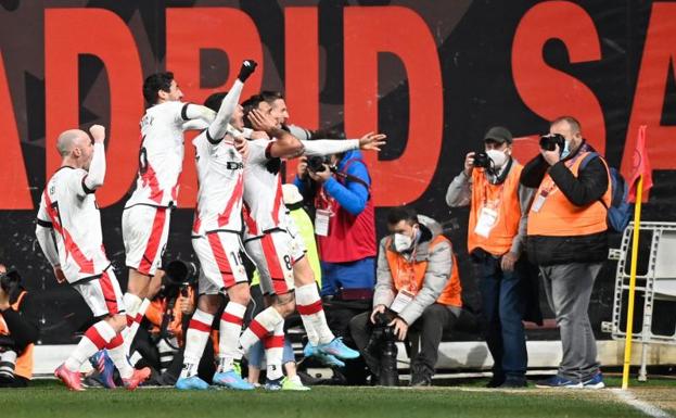 El Rayo sigue de fiesta en Vallecas