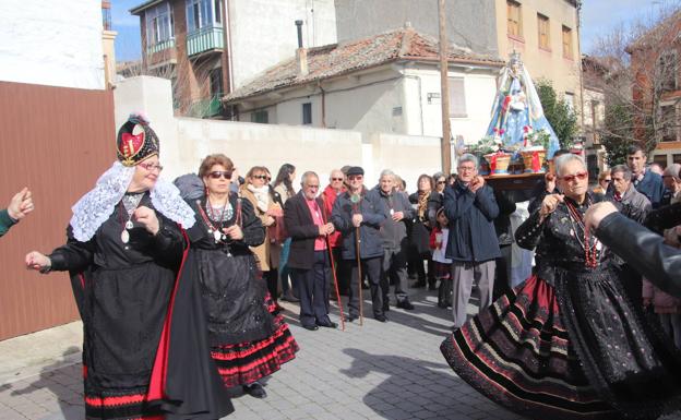 Dos mujeres comparten la mayordomía en la fiesta de las Candelas de Cuéllar