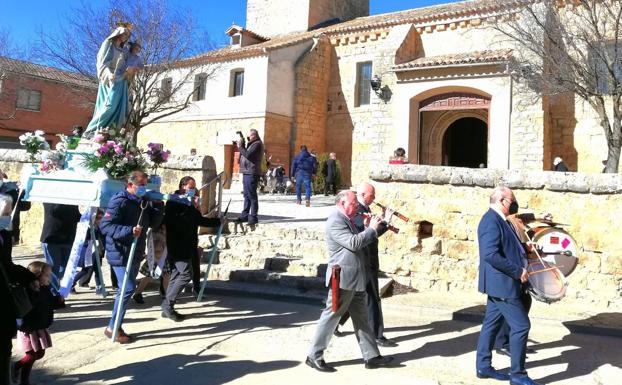 Tordehumos procesiona a la Virgen de las Candelas, patrona y alcaldesa perpetua