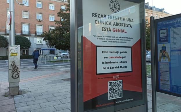 Izquierda Unida llevará al próximo Pleno la polémica de los anuncios ofensivos en las marquesinas