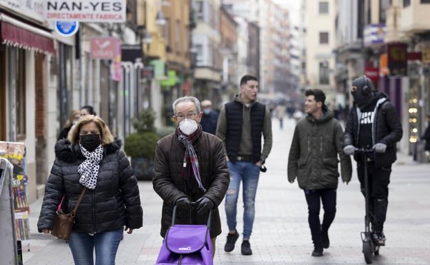 Los vallisoletanos, entre la cautela y el alivio ante la retirada de las mascarillas en exteriores
