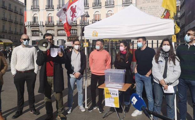 Jóvenes de Castilla y León celebran en Madrid unas «elecciones autonómicas de los emigrados»