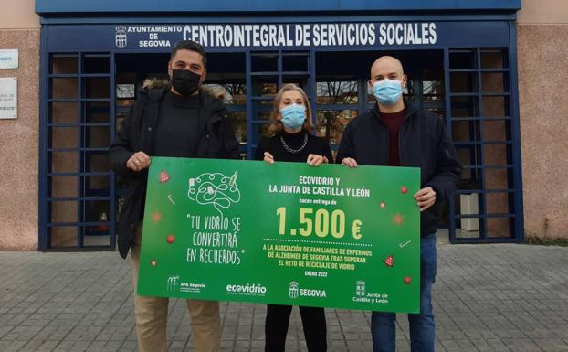 Medio Ambiente y Ecovidrio recaudan 1.500 euros para la asociación de Enfermos de Alzhéimer