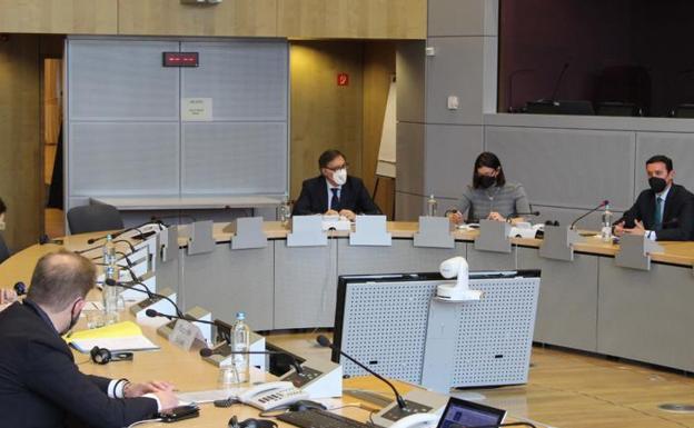 Garcia Carbayo recuerda en Bruselas «el importante impacto» de los fondos europeos para el desarrollo municipal