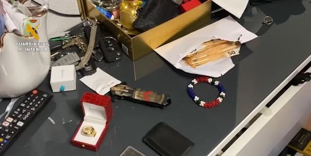 Treinta policías abortan una pelea con bates entre menores vinculados a bandas latinas