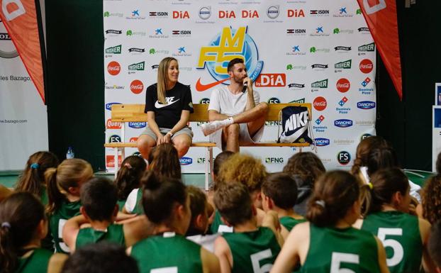 Marta Fernández pone en marcha la sexta edición de su campus de baloncesto en Carbajosa