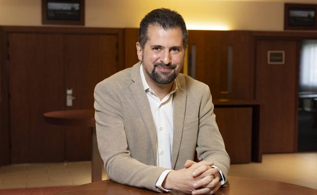 Luis Tudanca: de una comida castellana a un empleo cerca de su hogar