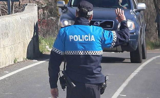 Un conductor drogado choca contra un poste de cemento en Palencia
