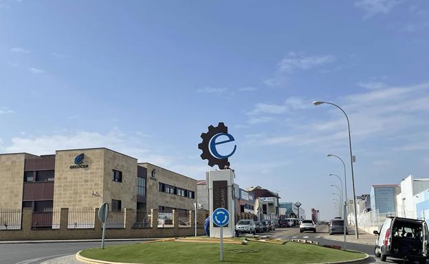 El Ayuntamiento de Carbajosa instala una escultura homenaje a los empresarios