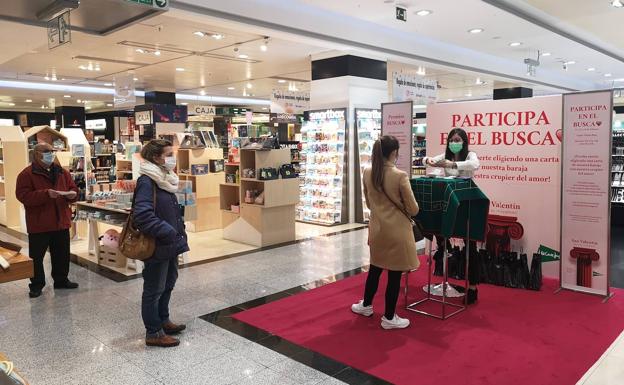 El Corte Inglés de Salamanca invita a sus clientes a participar en su 'BuscaCorazones' de San Valentín