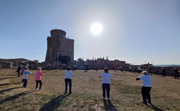 Deporte saludable a orillas del río en Alba de Tormes