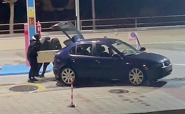 La nueva banda del BMW roba un cajero «vacío» de una gasolinera de Tordesillas