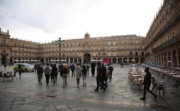 La cifra de nuevos contagios baja a 352 en Salamanca frente a los 889 de hace 14 días, pero suma otro muerto