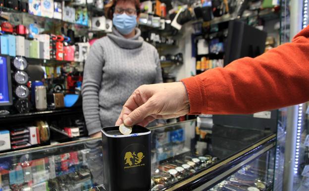 Un centenar de negocios segovianos luchan esta semana contra el cáncer infantil