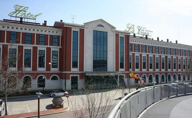 Una cadena catalana asume la gestión del hotel La Vega de Arroyo, que reabrirá en abril