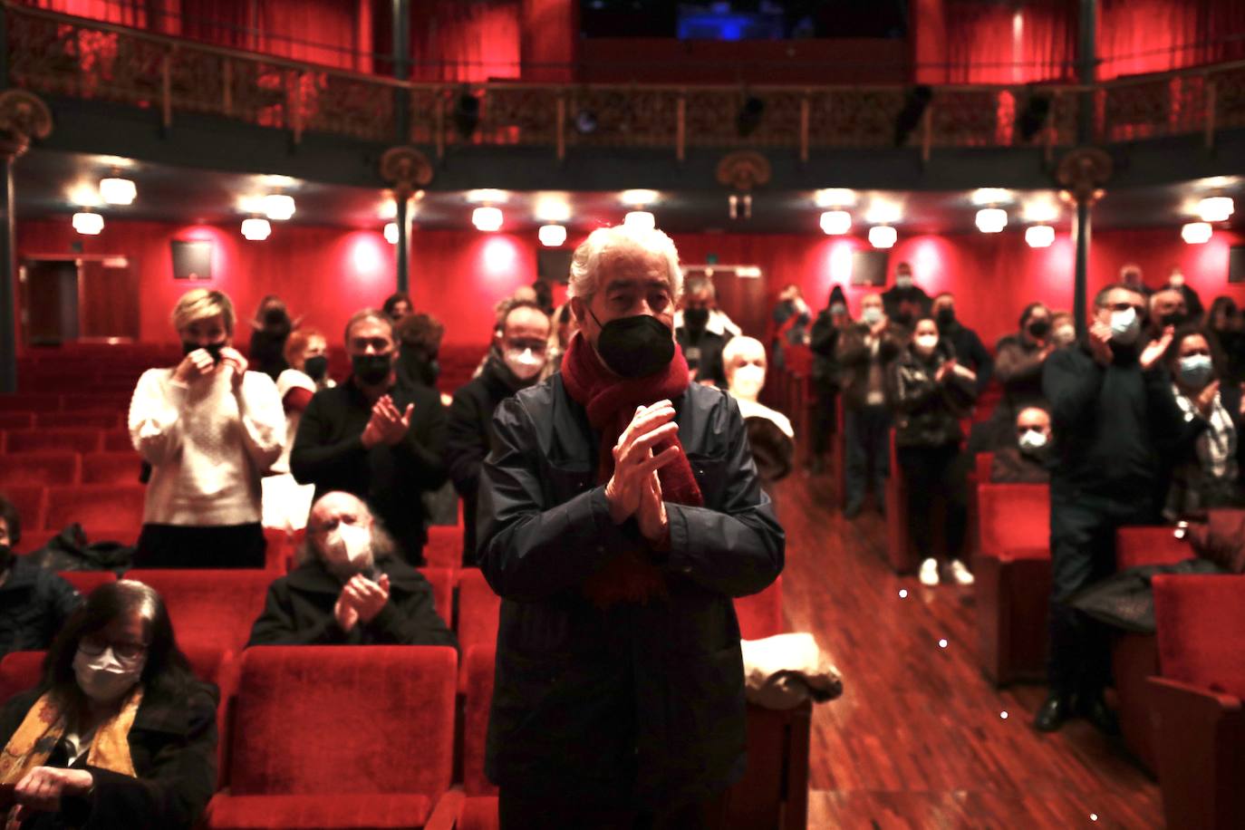 Capilla ardiente de Juan Antonio Quintana en el Teatro Zorrilla (2/2)