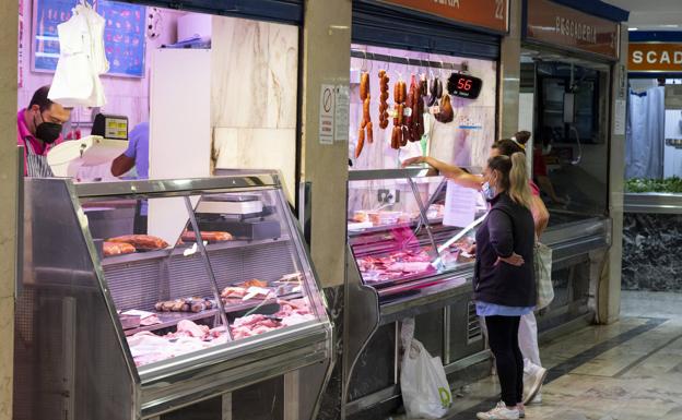 Solo seis de los catorce puestos actuales seguirán en el mercado municipal de la Rondilla tras la reforma