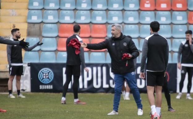 María Hernández toma las riendas del Salamanca UDS con una sesión a puerta cerrada