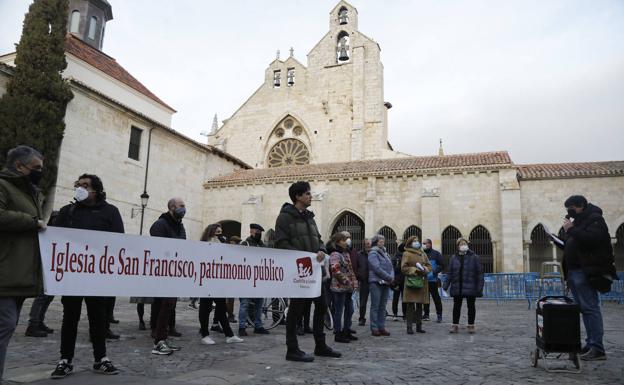 Grupos de izquierdas vuelven a concentrarse contra las inmatriculaciones de la Iglesia