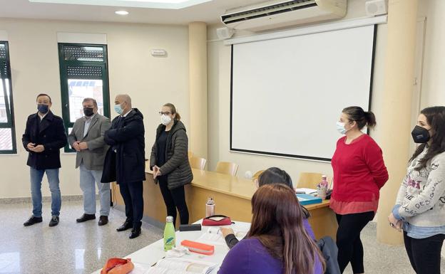 El Ayuntamiento ofrece un servicio gratuito de atención sociosanitaria través de «Carbajosa te cuida»