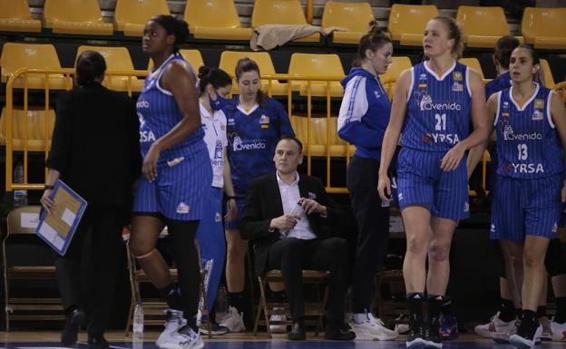 El CB Avenida aclara que Katie Lou Samuelson está en su país por motivos personales y que trabaja para que regrese cuanto antes