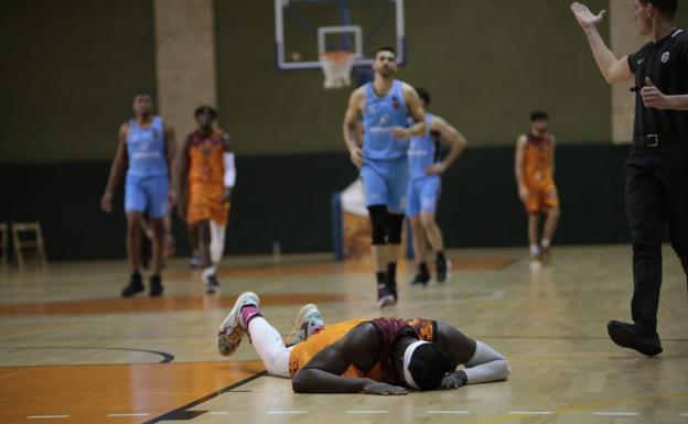 Un perdido Aquimisa Carbajosa deja su salvación pendiente de un milagro (75-90)